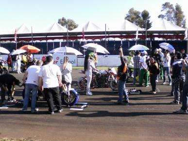 Evento de moto velocidade no autódromo de Londrina